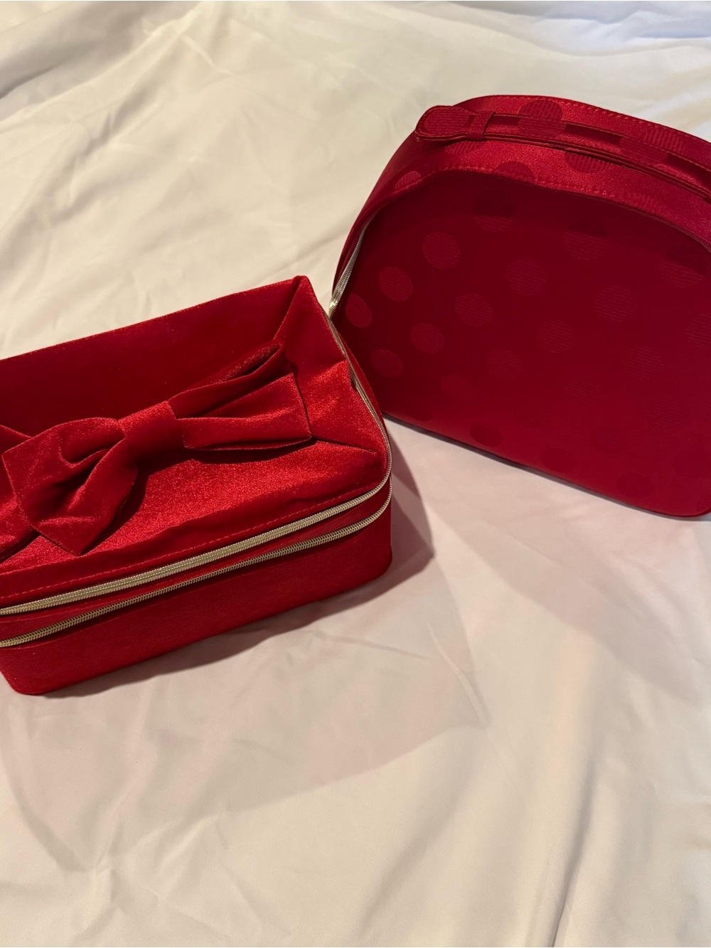 Estée Lauder Red Velvet Bow Cosmetic Case Set